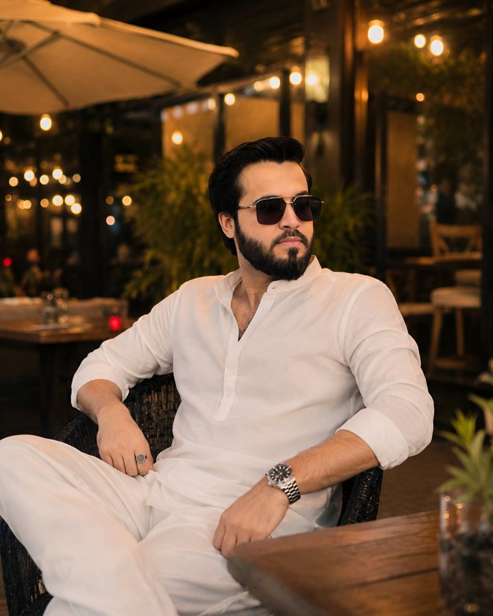 Hamza Ali Basra at a café